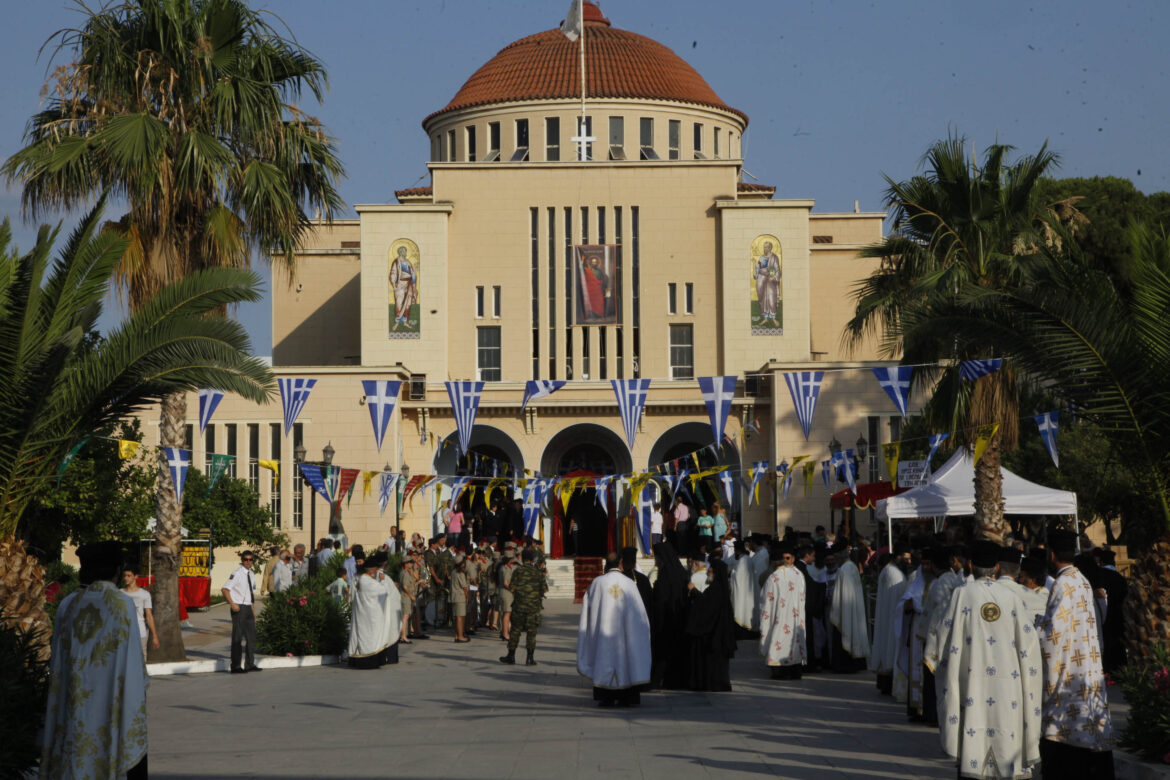 ÊÏÑÉÍÈÏÓ(28/6/2013)—ÐÏÕËÕÁÑ×ÉÅÑÁÔÉÊÏÓ ÅÓÐÅÑÉÍÏÓ ÐÁÑÏÕÓÉÁ ÔÏÕ ÁÑ×ÉÅÐÉÓÊÏÐÏÕ ÉÅÑÙÍÕÌÏÕ ÃÉÁ ÔÇÍ ÅÏÑÔÇ ÔÏÕ ÁÐÏÓÔÏËÏÕ ÐÁÕËÏÕ–×ÑÇÓÔÏÓ ÌÐÏÍÇÓ//EUROKINISSI