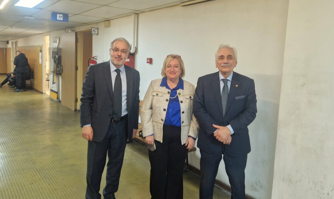 IMG-a903f0d735651dce5d6447292e1c5850-V (1)